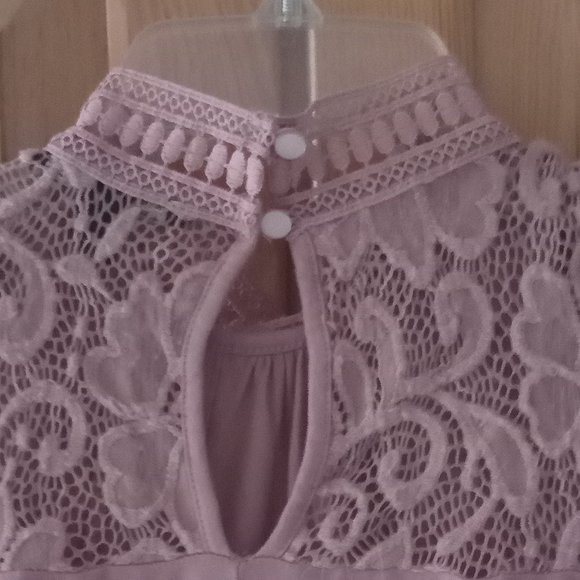 Cable & Gauge Mauve Lace Cap Sleeve Top With Key Hole ClosureSize S/P - Picture 3 of 4